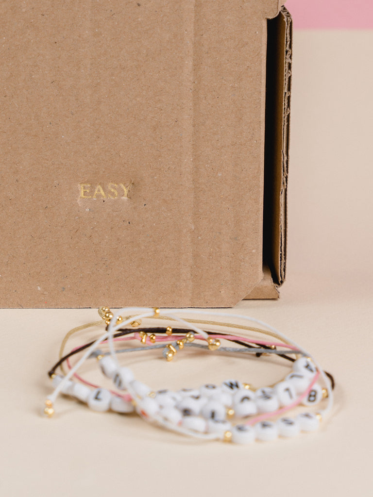 “easy”-Buchstabenperlen-Armband DIY-Box